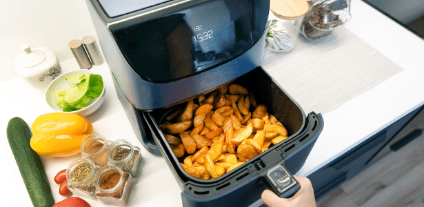 A cesta é uma das partes que mais acumulam gordura e resíduos de alimentos