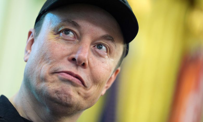 Elon Musk: fortuna cai R$ 1,8 trilhão, mas ele segue o mais rico