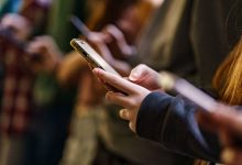 França suspende lei que bania redes sociais para menores