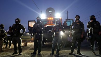 Governo Trump pode comprar luvas de choque para agentes de imigração