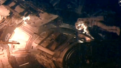 18.ago.26 - A astronauta francesa Sophie Adenot trabalhando durante caminhada espacial do lado de fora da Estação Espacial Internacional (ISS)