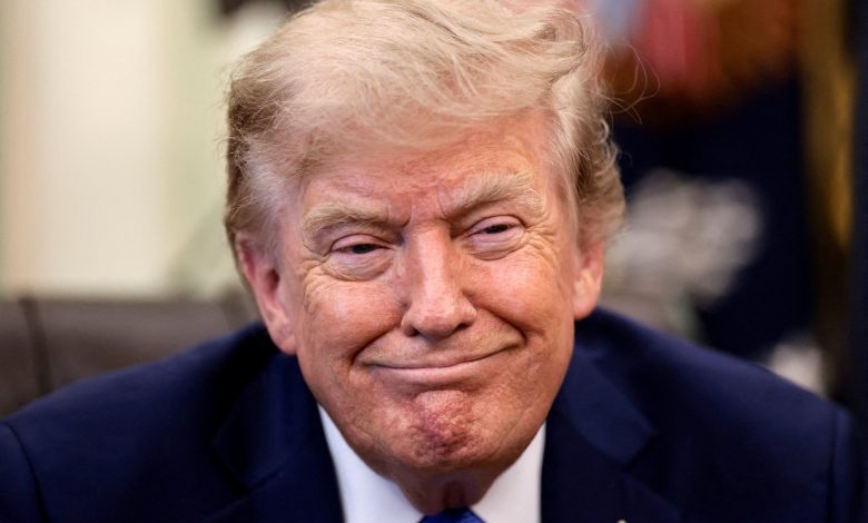 Trump anuncia nova tarifa para proteger indústria de chips e energia solar dos EUA