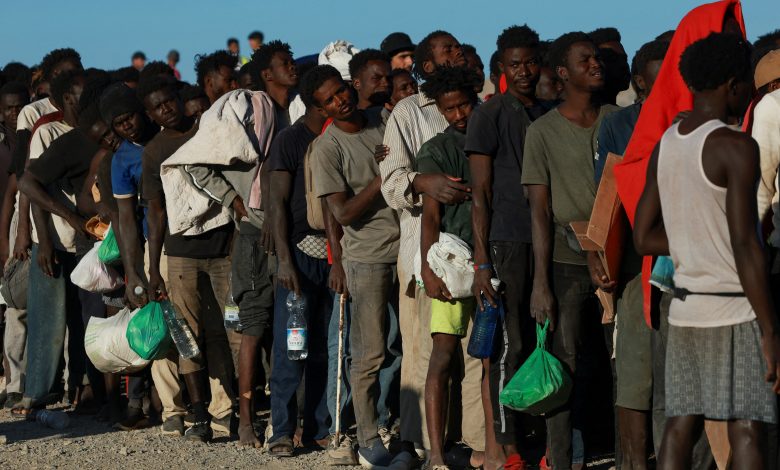 UE cobra Meta e TikTok por combate à desinformação após aumento de migrantes em Ceuta