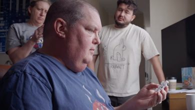 Homem diagnosticado com ELA volta a falar usando chip cerebral