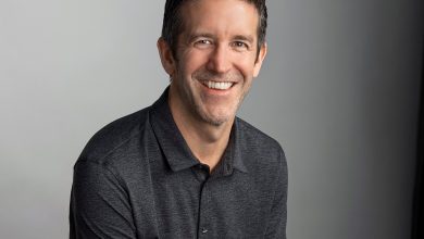John Ternus assume oficialmente como CEO da Apple; conheça o executivo