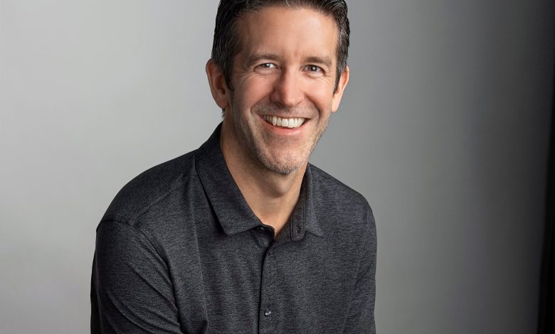 John Ternus assume oficialmente como CEO da Apple; conheça o executivo