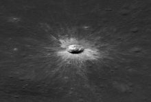 NASA encontra nova cratera na Lua após impacto raro