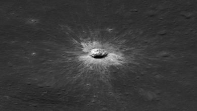 NASA encontra nova cratera na Lua após impacto raro