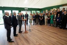 Rei Charles III se reúne com executivos de IA e pede restrições 'antes que seja tarde demais'