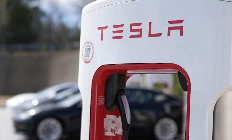 Tesla é julgada por suposta discriminação contra trabalhadores negros
